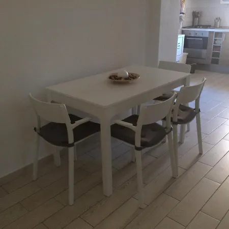 Vicino Al Mare Apartment *